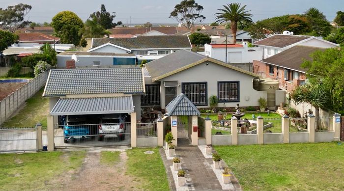 For Sale: House in Rowallan Park with pool, entertainment area, and secure access.