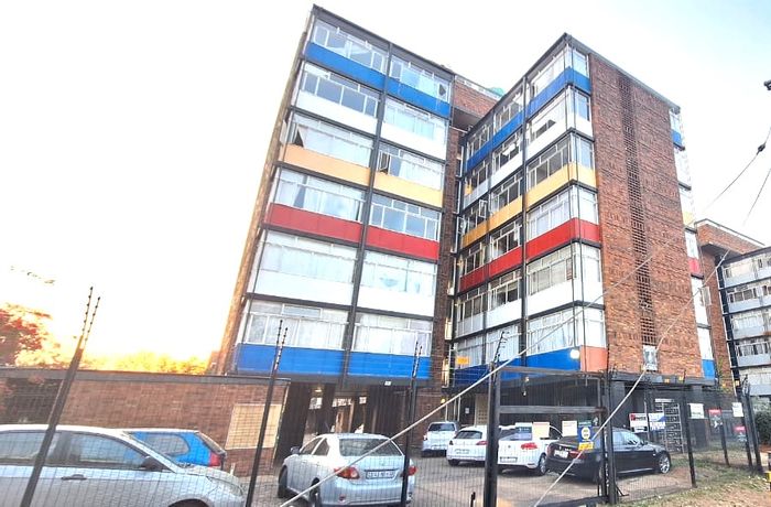 2-Bedroom Apartment For Sale in Muckleneuk with secure access and parking.