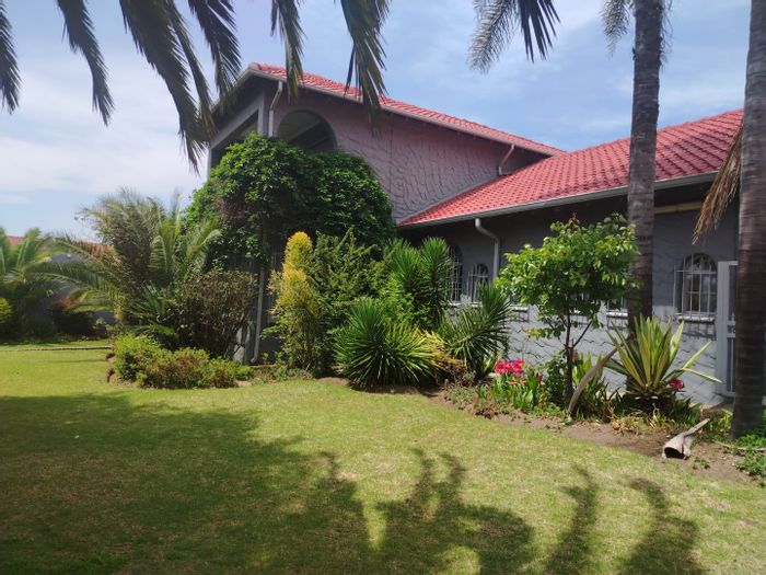 4-bedroom house in Model Park with pool, garden, and double garage available to rent.