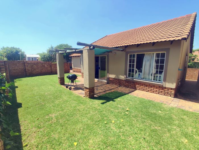 Rooihuiskraal North Townhouse For Sale: 2 beds, garage, private garden, pet-friendly.