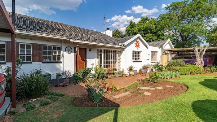 For Sale: House in Hurlyvale with 4 bedrooms, double carport, and renovation potential.