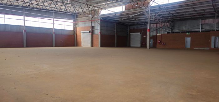 Industrial space to rent in Glen Marais with office, CCTV, and easy highway access.