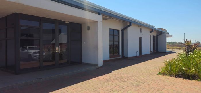 Industrial space to rent in Glen Marais with office, yard, and 24/7 security.