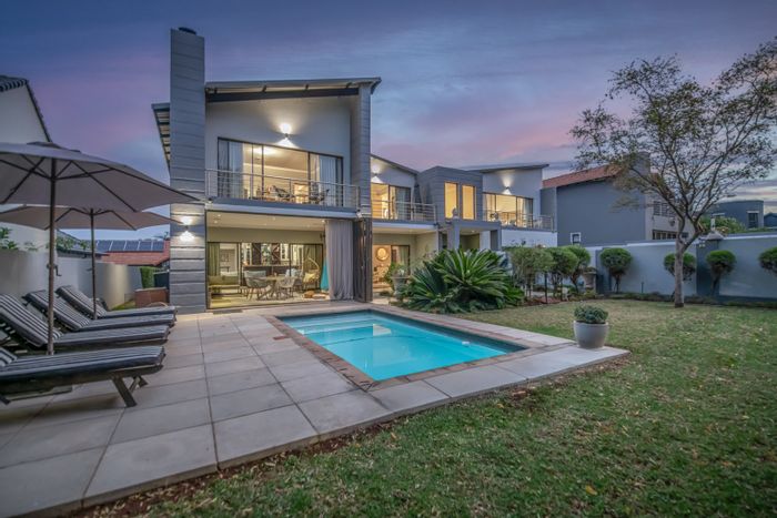 For Sale: House in Midlands Estate with pool, cinema room, and staff accommodation.