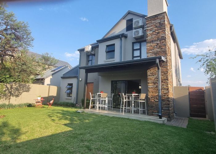 Ifafi House For Sale: 3 Bedrooms, Air-Conditioned, Braai Area, Double Garage.