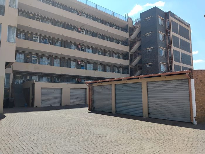 1-Bedroom Apartment For Sale in Springs Central with secure parking and enclosed balcony.