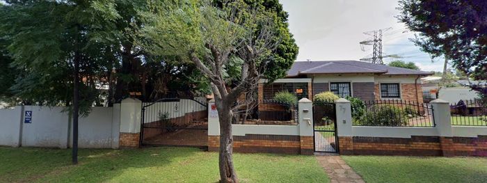 For Sale: House in Primrose Hill with pool, granny flat, and 24-hour security.