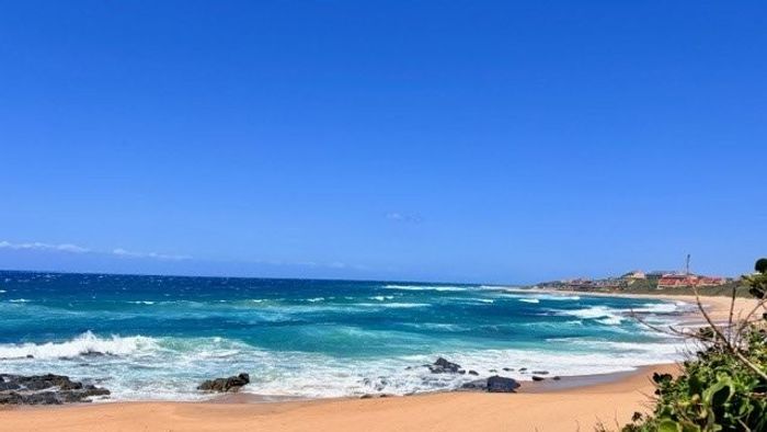 For Sale: 4-bedroom apartment in Shelly Beach with beach access and sea views.