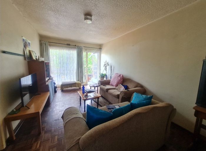 Edenvale Central Apartment For Sale: 1 bed, secure complex, parking, upgrade potential.