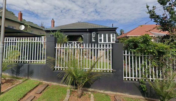 Kensington House For Sale: 3 bedrooms, pool, solar system, near Jeppe High.