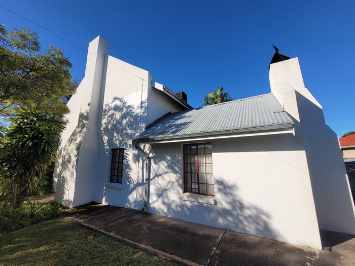 Spacious 4-bedroom house in Modimolle Central with indoor braai and double garage. For Sale.