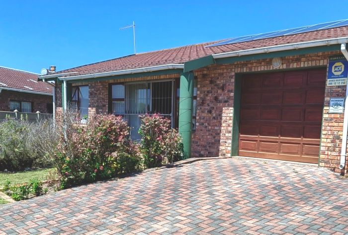 Aston Bay House For Sale: 2 beds, garage, solar power, near beach and lagoon.