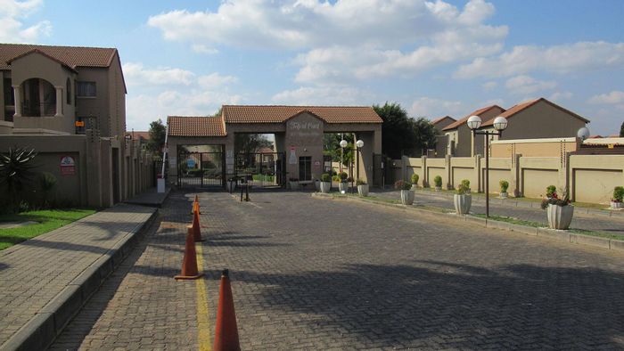 Noordhang Apartment For Sale: First floor, garage, clubhouse, pool, and security.