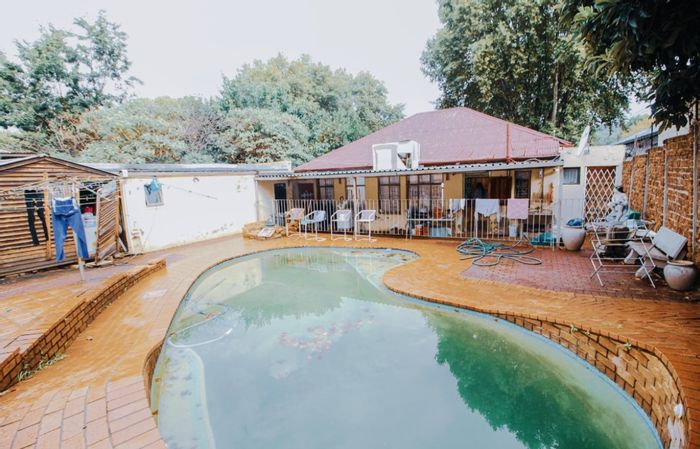 4-Bedroom House For Sale in Bezuidenhout Valley with pool, granny flat, and security.