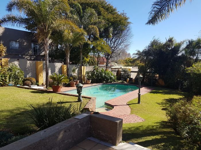 Kensington House For Sale: 4 beds, pool, flatlet, dual entrances, great location.