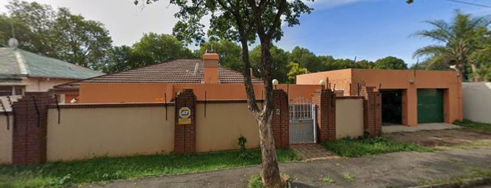 For Sale: House in Observatory with 4 bedrooms, braai area, double garage, and security.