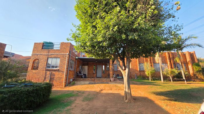 Laudium House For Sale: Spacious family home with outbuilding, solar lights, and security.