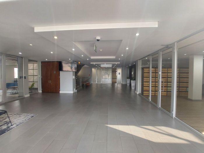 Bryanston Commercial Office To Rent: A-grade space with backup systems and parking options.
