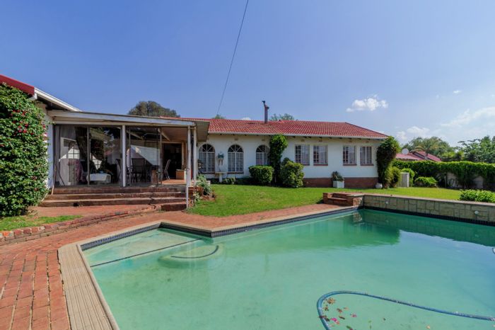 For Sale: House in Brackendowns with pool, large garden, and ample parking.