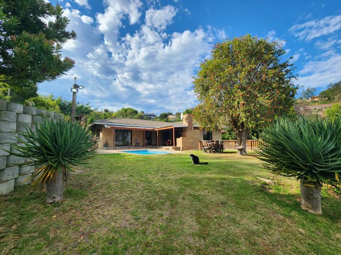 Knysna Heights House For Sale: Pool, flatlet, garden, and valley views await!