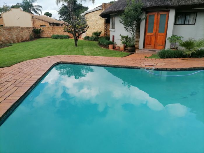 For Sale: 2-Bedroom Townhouse in Wilgeheuwel with security, transport, and schools nearby.