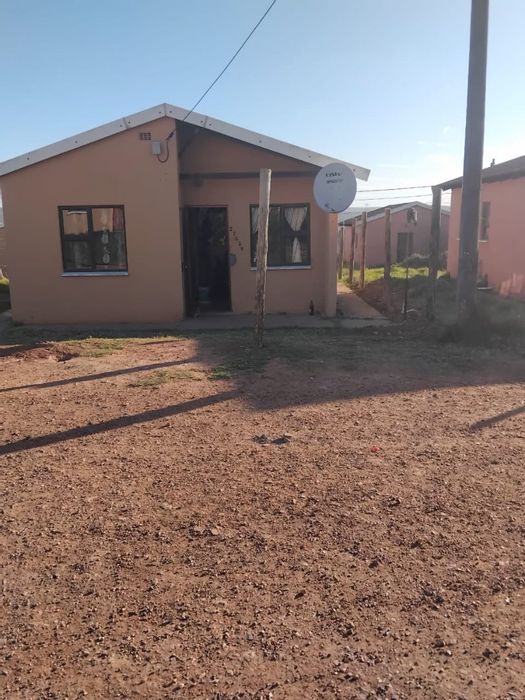 Despatch Central house for sale, close to shops, schools, and clinics.