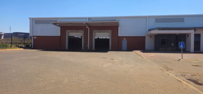 Industrial Warehouse in Glen Marais To Rent: Office, CCTV, 3-phase power, easy access.