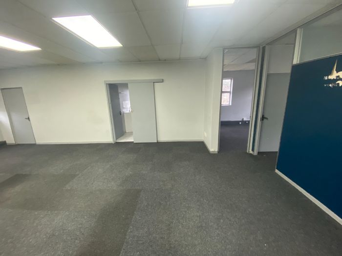 Commercial Office Space To Rent in Wynberg Mews, 119m2 with secure access.