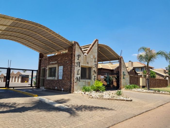 For Sale: Townhouse in Andeon with private garden and double garage.