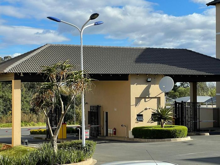 2-Bedroom Apartment For Sale in Boksburg West with Lifestyle Centre amenities.