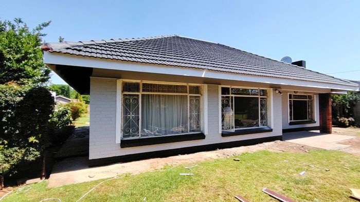 Three Rivers House For Sale: Renovated 3-bedroom, open-plan, low-maintenance living.