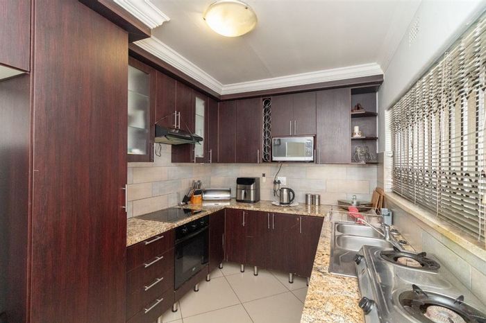 For Sale: House in Allen Grove with 4 bedrooms, granny flat, and spacious layout.