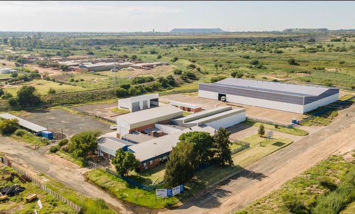 For Sale: Industrial property in Kimdustria with 6,800 m2 buildings and office space.