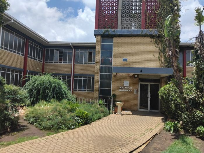 Spacious 2-bedroom apartment in Lorentzville with secure parking and convenient location. For Sale.