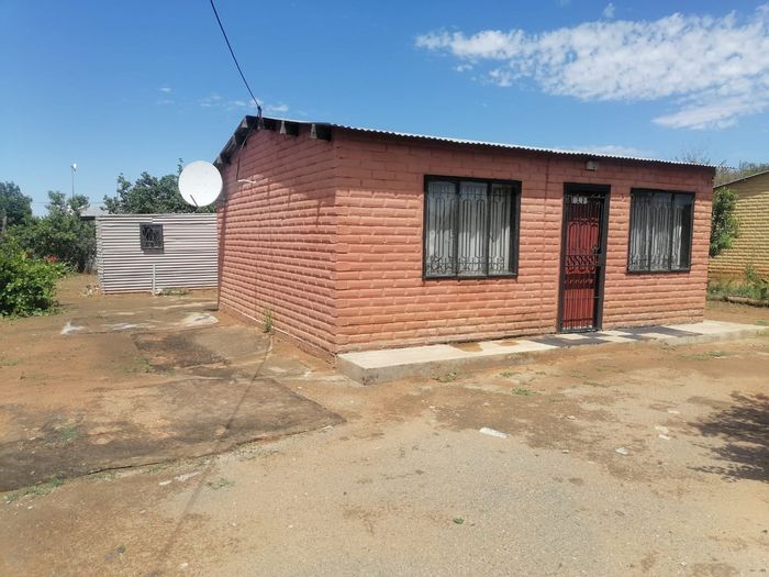 2-Bedroom House For Sale in Mangaung with security features and functional layout.