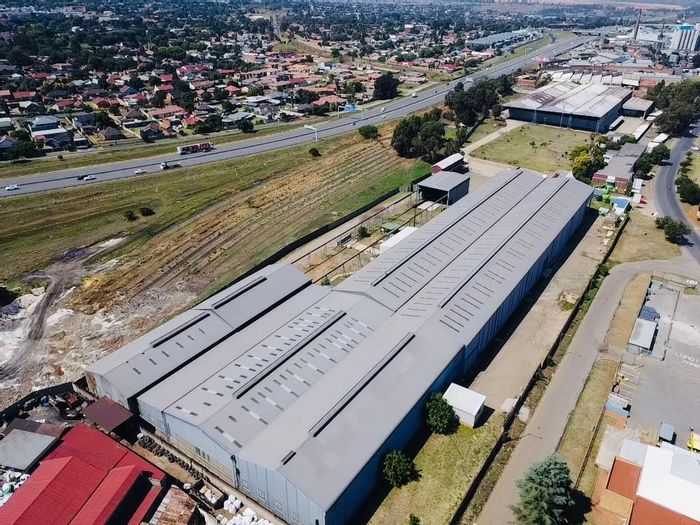 Wadeville Industrial Property For Sale: 11,200m² warehouse, secure location, excellent access.