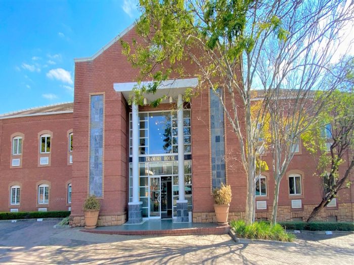 Commercial Office to Rent in Fourways: Prime location, 24-hour security, ample parking.