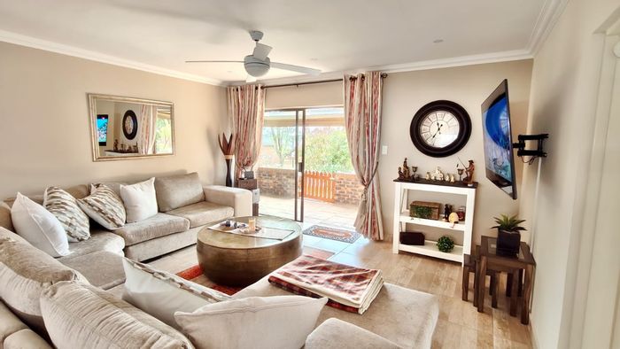 House for Sale in Vaal Marina Central: 4 beds, waterfront access, pet-friendly estate.
