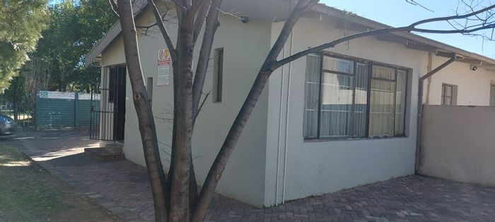 Brandwag House For Sale: NFSAS accredited student accommodation with 17 beds, security, and amenities.