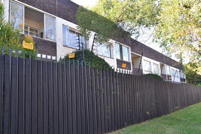 Eastleigh Apartment For Sale: 2 Bedrooms, 2 Bathrooms, Covered Carport, Prepaid Electricity.