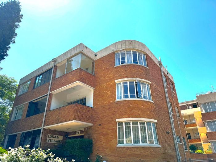 Cyrildene Apartment For Sale: 1-bedroom, pet-friendly, garage, spacious living area.