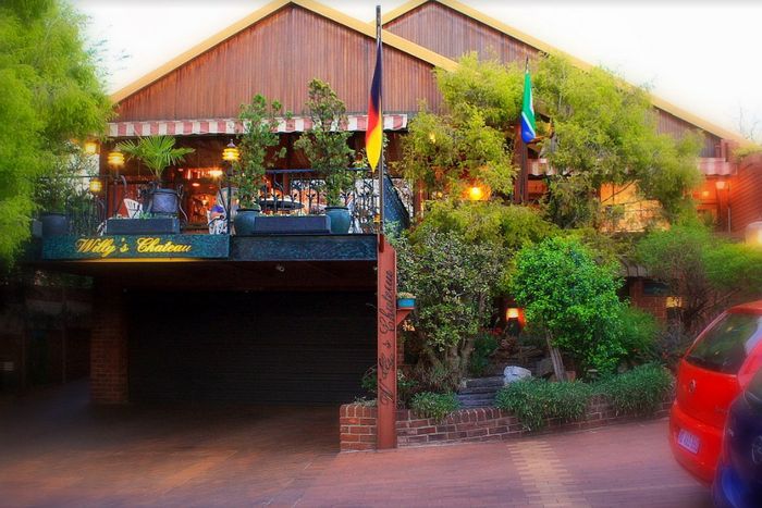 Kensington House For Sale: Self-catering units, secure entry, pool, and ample parking.