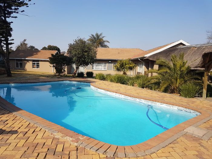 Lombardy East House For Sale: Spacious 4-bed home, pool, boma, and ample parking.