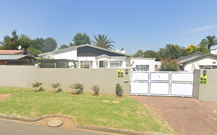 For Sale: Spacious Hurlyvale house with pool, flatlet, and entertainment areas.