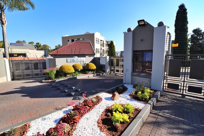 Dowerglen Apartment For Sale: 1-bed, secure access, pool, study, prepaid electricity.