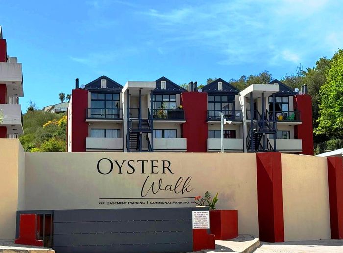 Knysna Central Apartment For Sale: Top-floor unit with nature park access, secure parking.