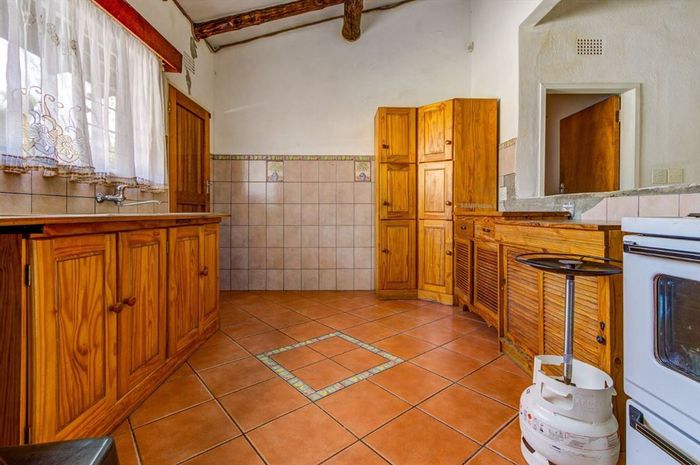 For Sale: Glen Marais House with 3 bedrooms, study, and 2 carports.