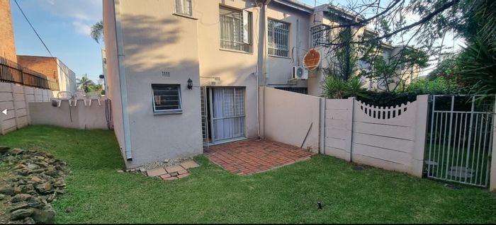 Eastleigh Apartment For Sale: 2-bed duplex with private courtyard and communal pool.