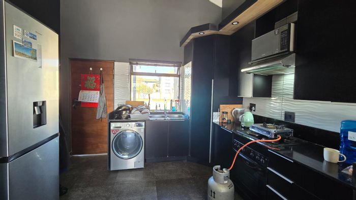 2-Bedroom Apartment in Greenstone Hill For Sale, secure complex with parking included.