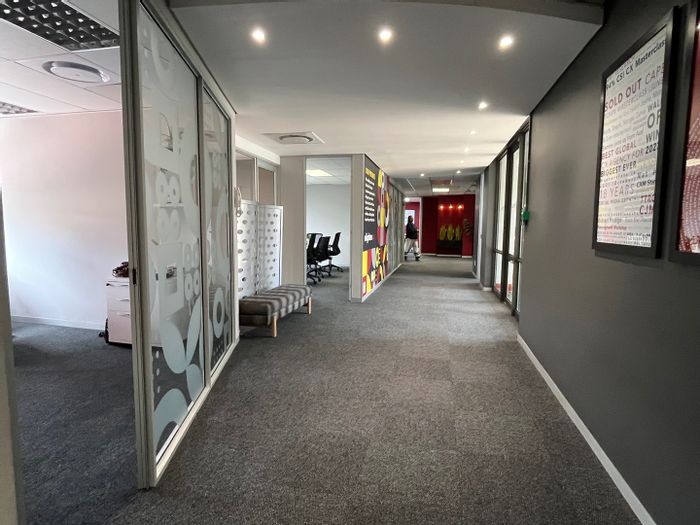 Commercial office to rent in Kenilworth, 344m2, near amenities and transport.